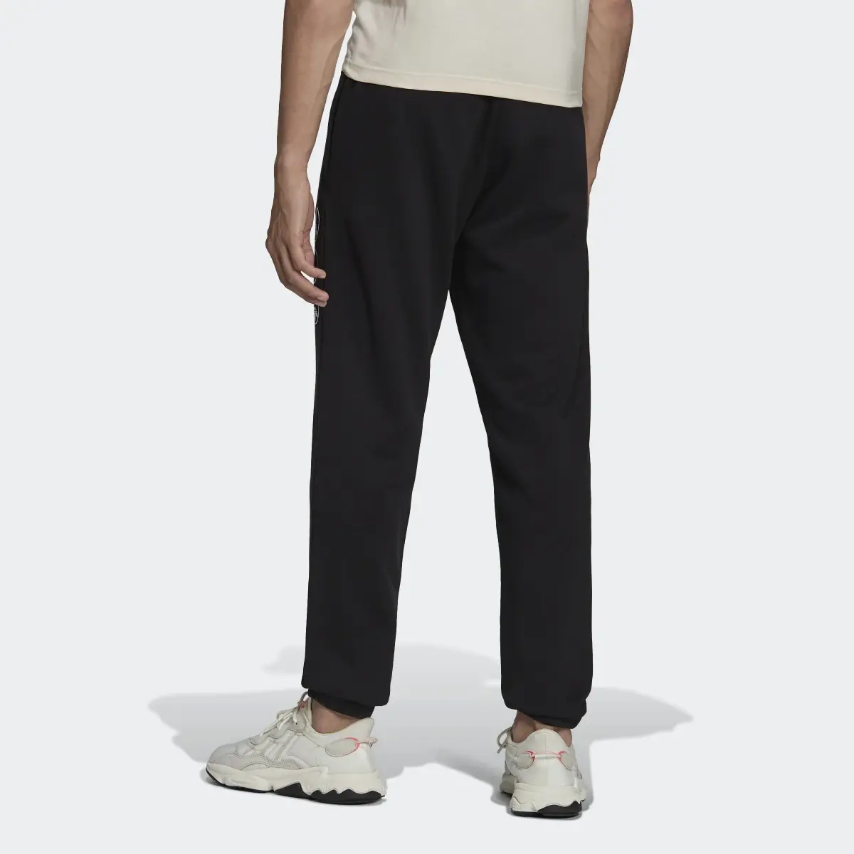 Adidas Pantalon de survêtement Graphics United. 2