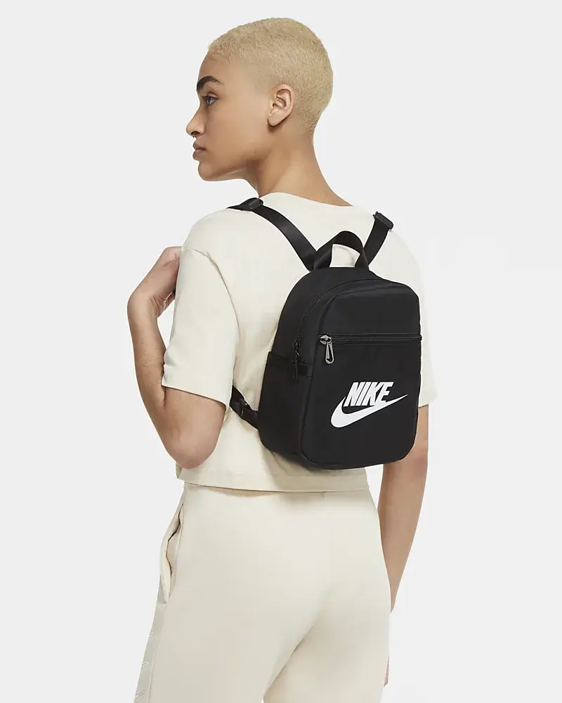 Nike Sportswear Futura 365. 1
