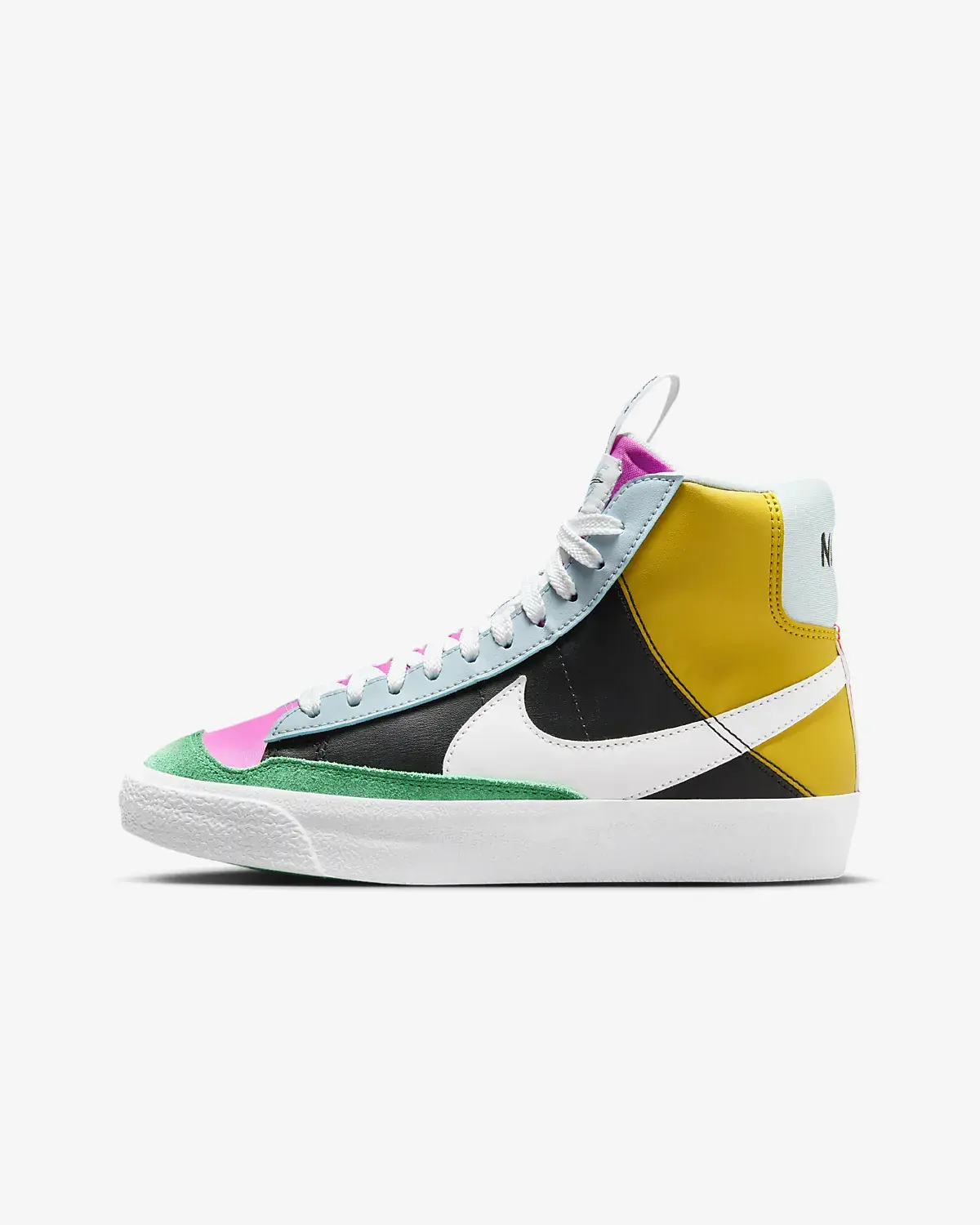 Nike Blazer Mid '77 SE. 1