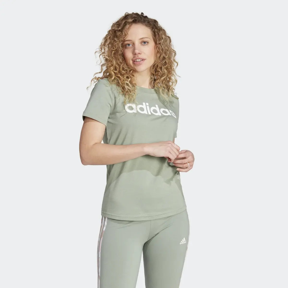 Adidas LOUNGEWEAR Essentials Slim Logo Tişört. 2