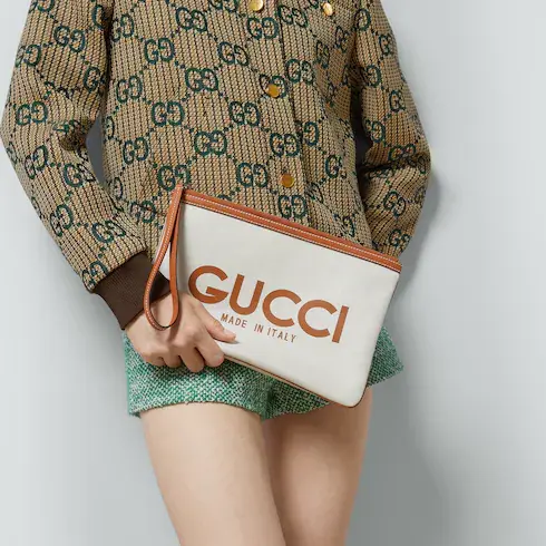 Gucci Clutch with Gucci print. 3