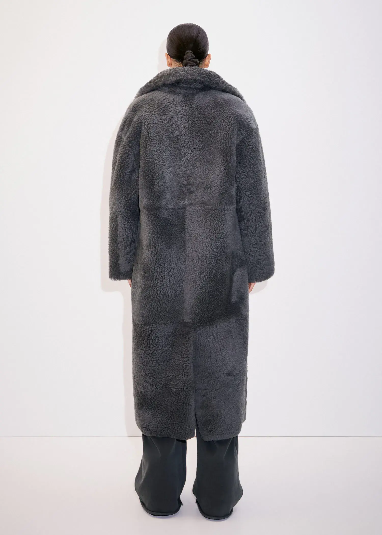 Mango Reversible sheepskin fur-effect coat. 3