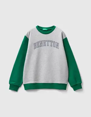 sweatshirt with logo print