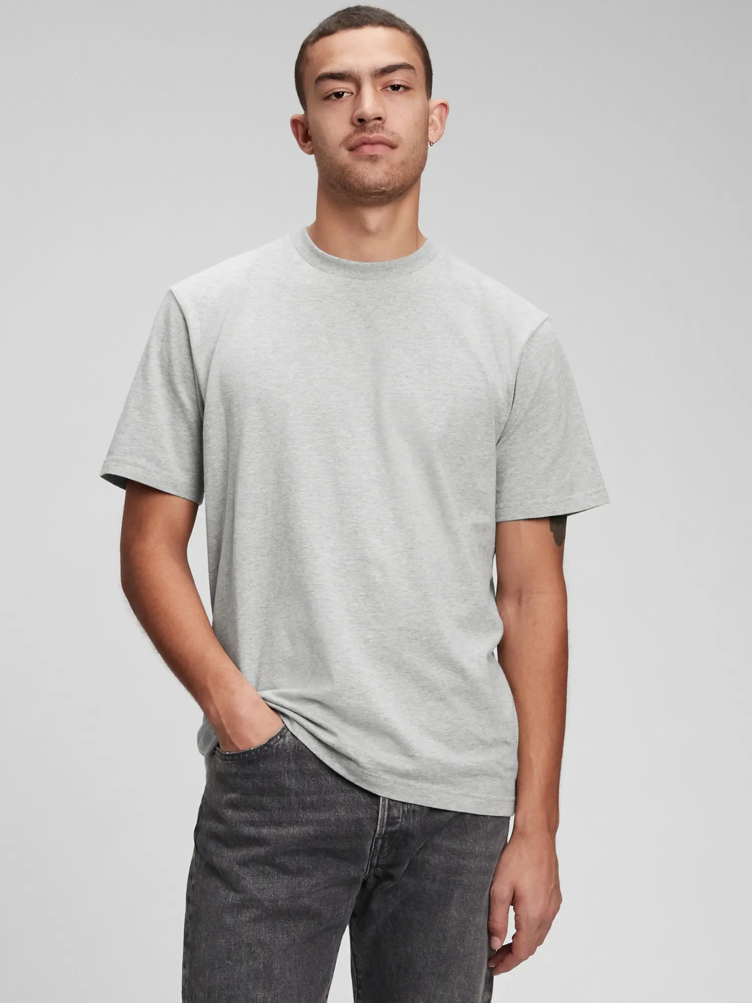 Gap 100% Organic Cotton Original T-Shirt gray. 1