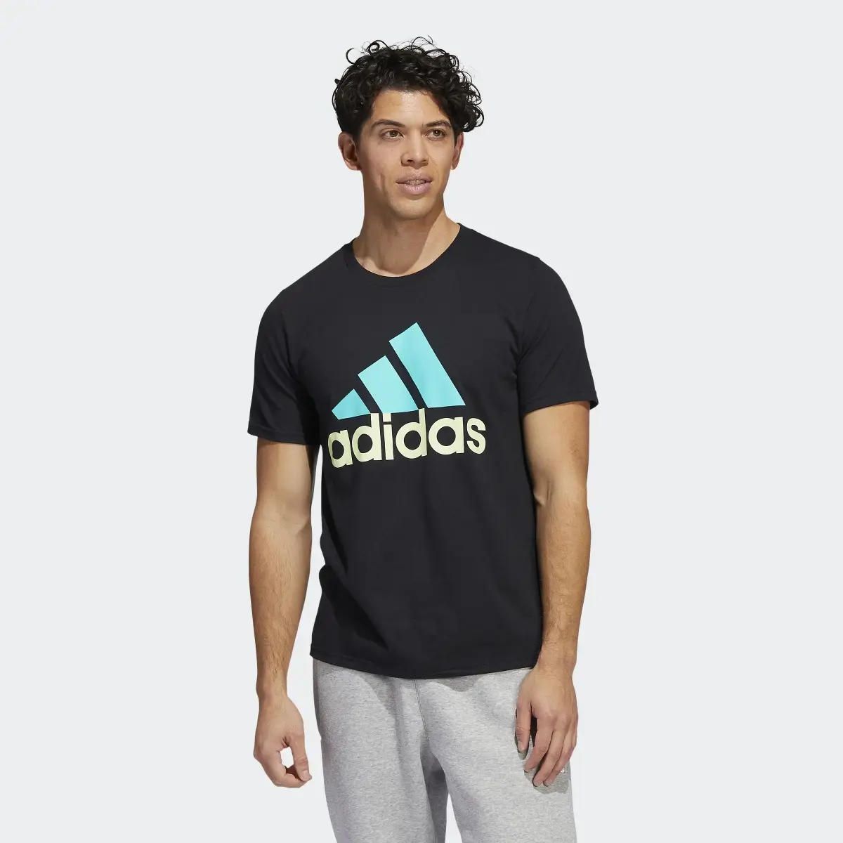 Adidas Playera Badge of Sport Basic. 2