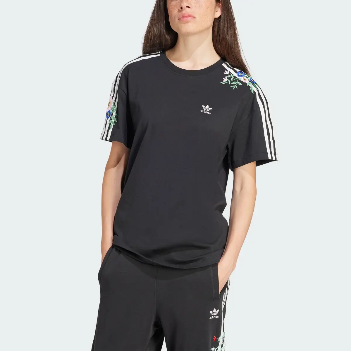 Adidas Playera Floral Holgada. 1