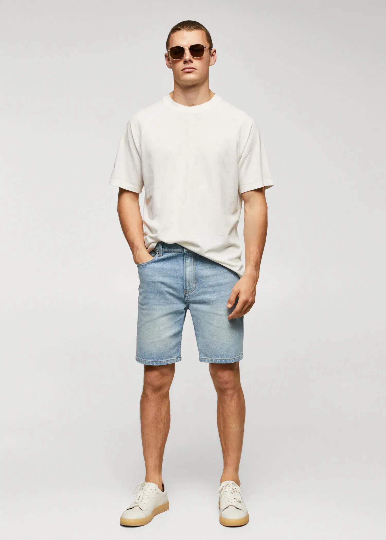 Mango Textured cotton-linen t-shirt. a man in white shirt and blue denim shorts. 