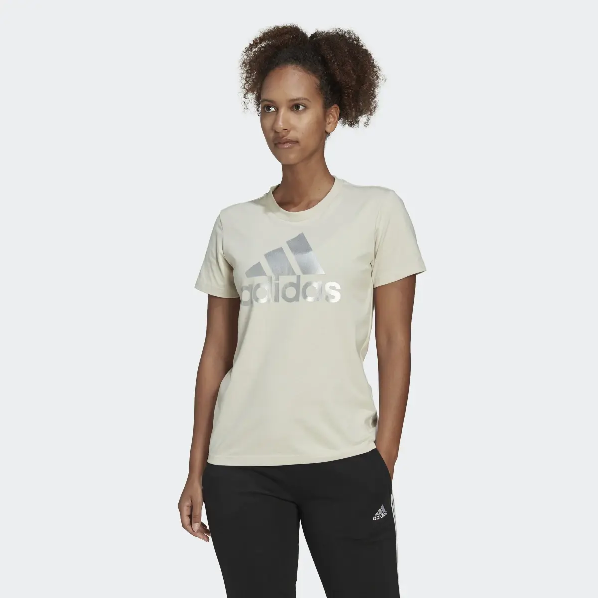 Adidas Playera LOUNGEWEAR Essentials Logo. 2