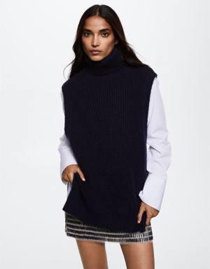 Turtleneck knitted vest 