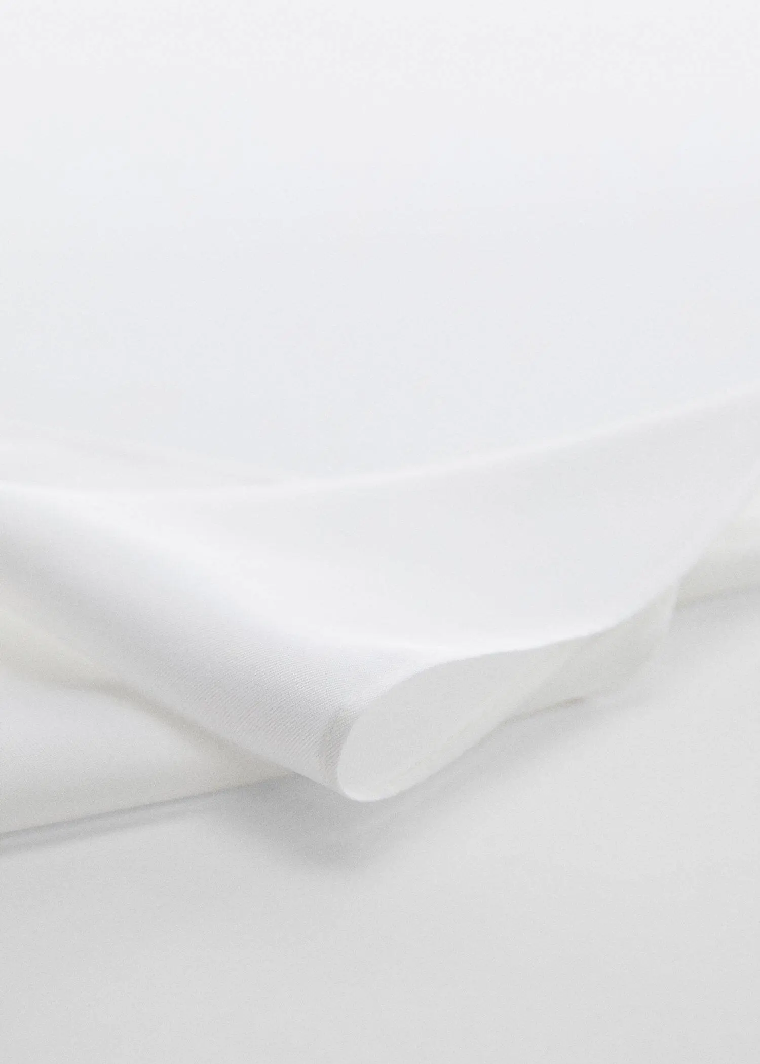 Mango Unifarbenes Halstuch aus recyceltem Polyester. 3