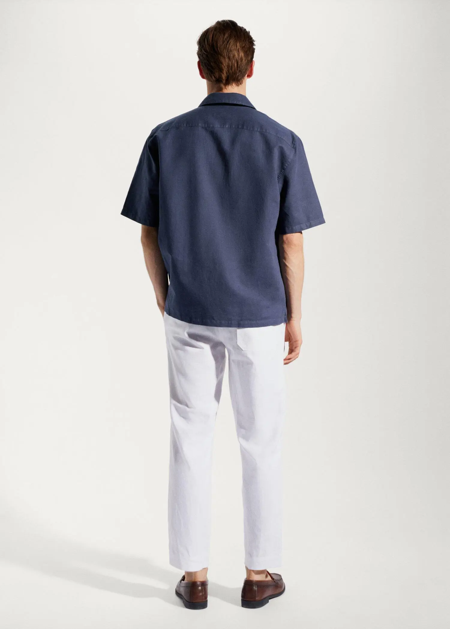 Mango Cotton-linen bowling-collar shirt. a man wearing a blue shirt and white pants. 