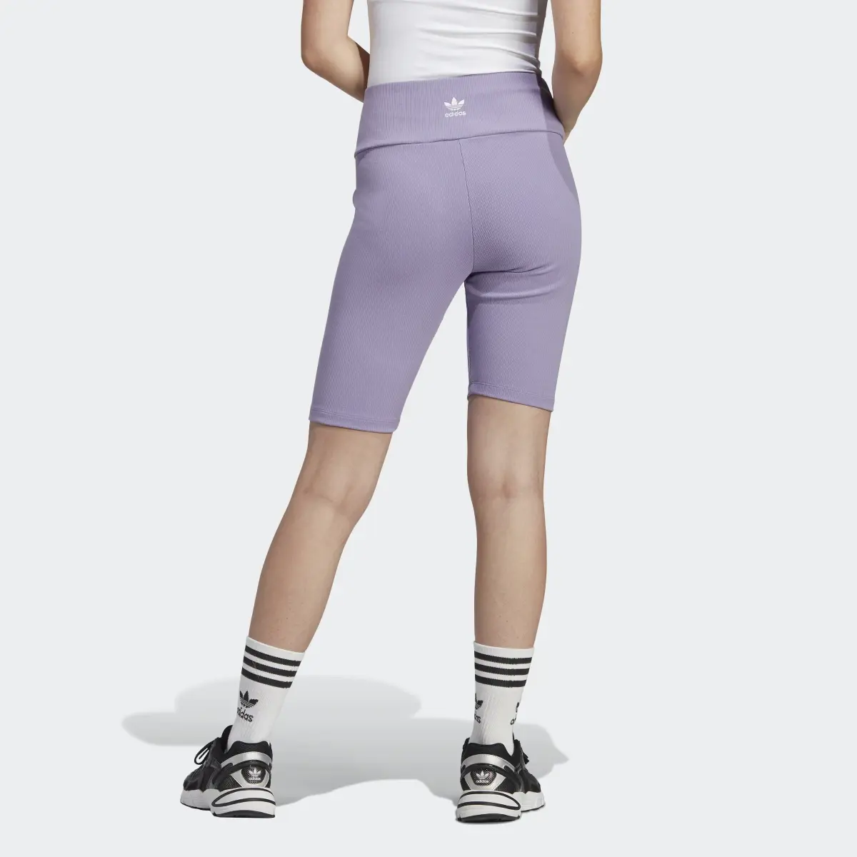 Adidas Adicolor Essentials Short Leggings. 2