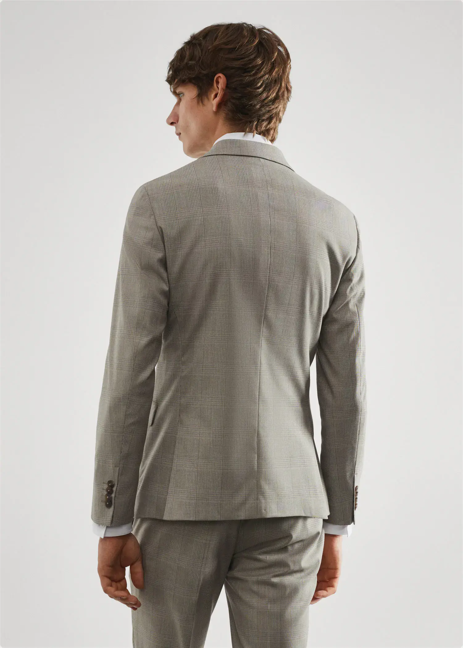 Mango Super slim-fit printed suit jacket . a man wearing a suit standing in front of a white wall. 
