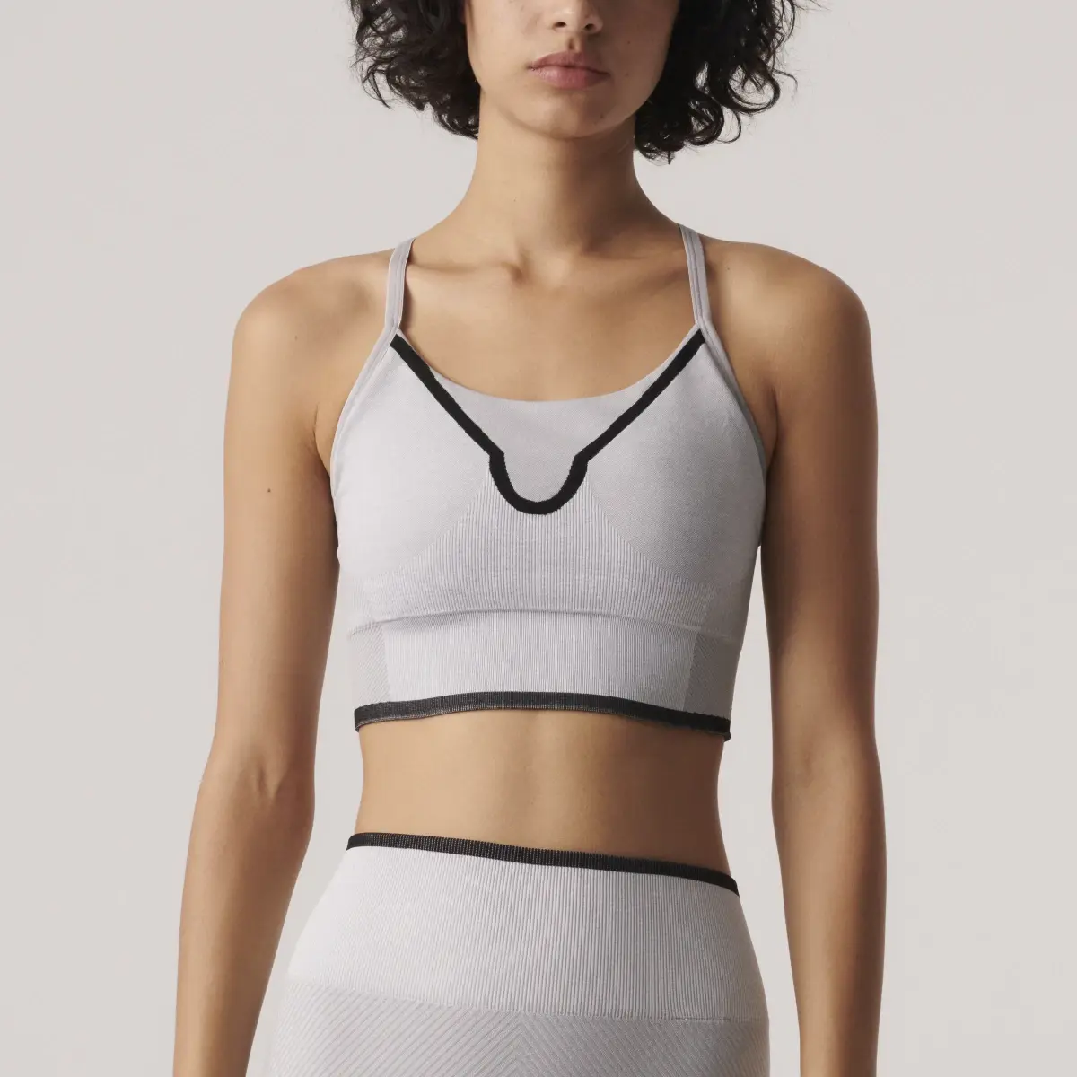 Adidas by Stella McCartney TrueStrength Seamless Yoga Medium-Support Sporcu Sütyeni. 1