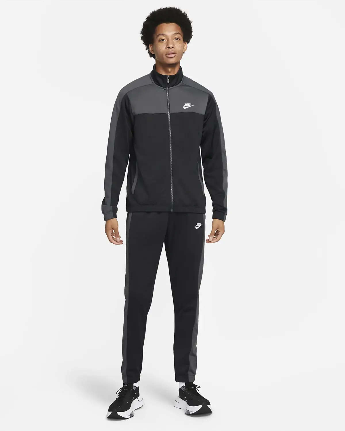 Nike Sportswear Sport Essentials. 1