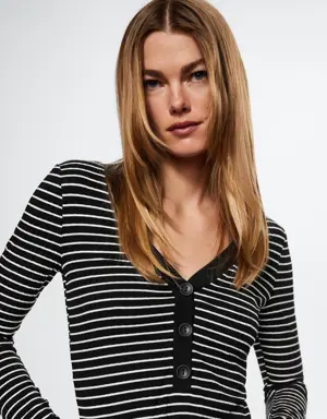 Buttoned ribbed t-shirt