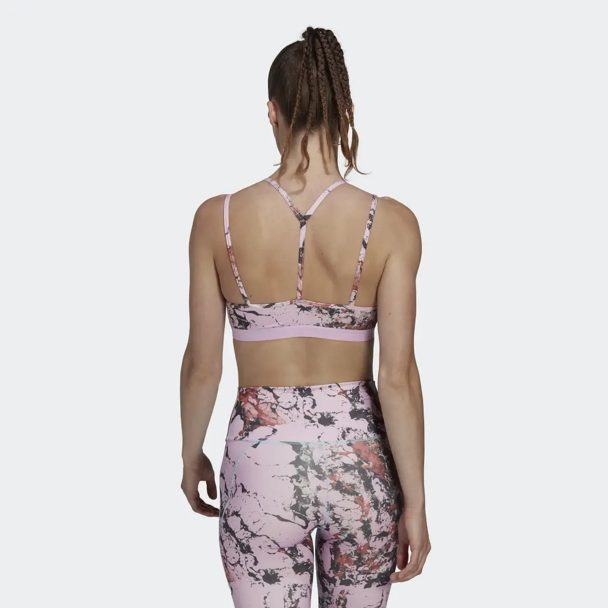 Adidas Brassière imprimé intégral Yoga Essentials Studio Maintien léger. 3