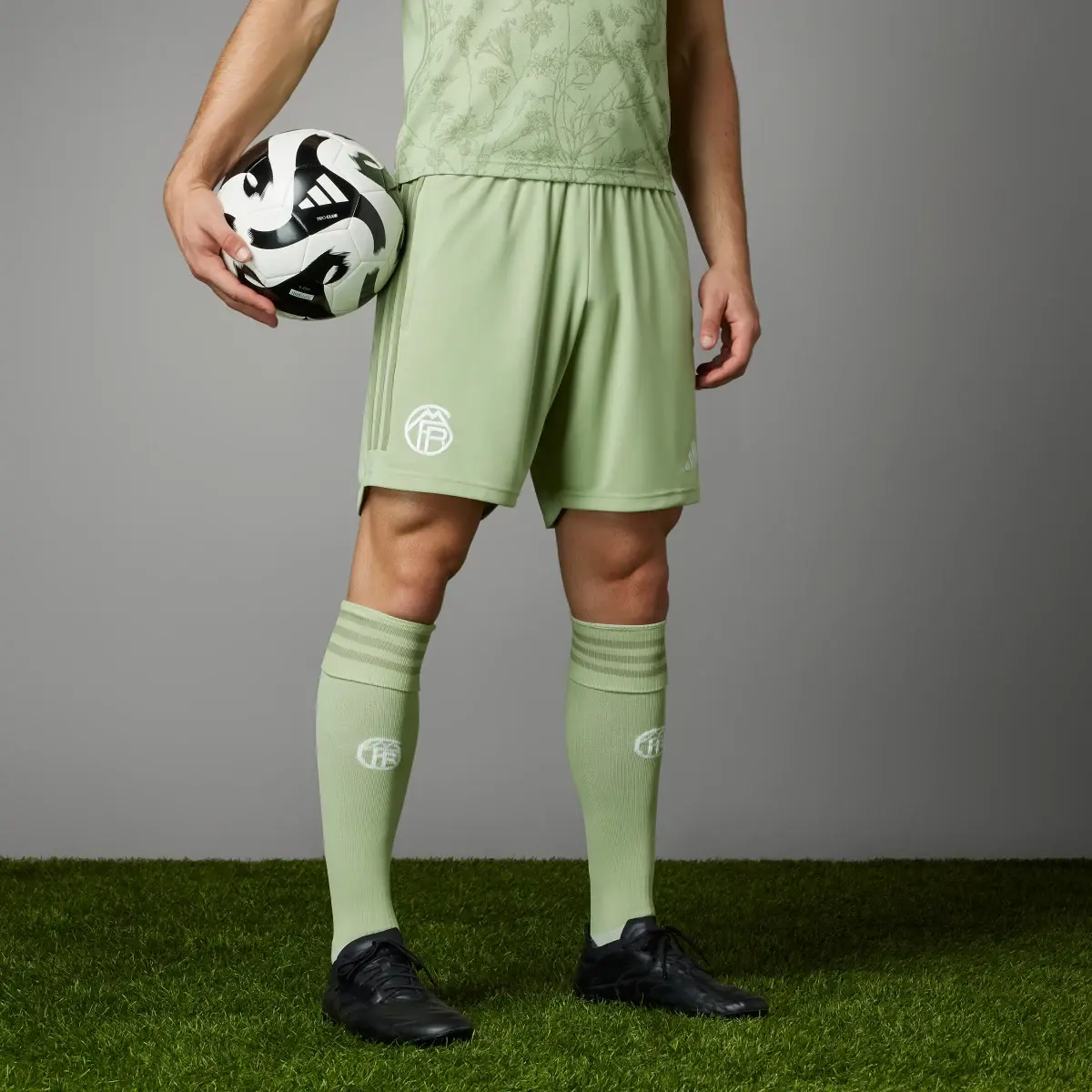 Adidas CALÇÕES WIESN 2023/2024 DO FC BAYERN MÜNCHEN. 1