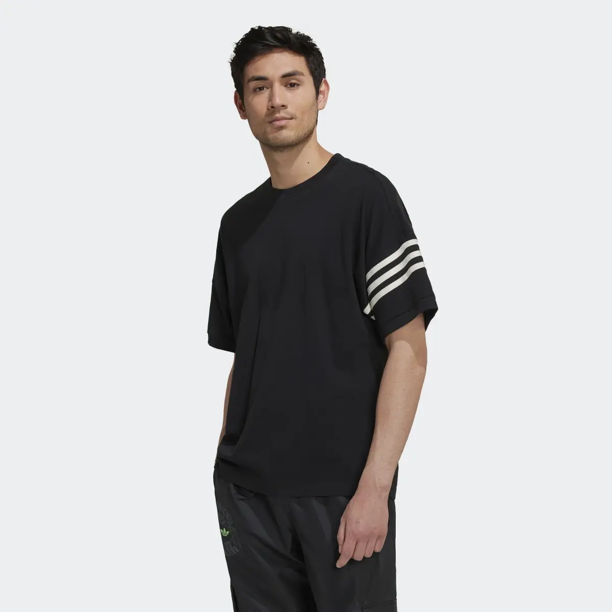 Adidas T-shirt adicolor Neuclassics. 2
