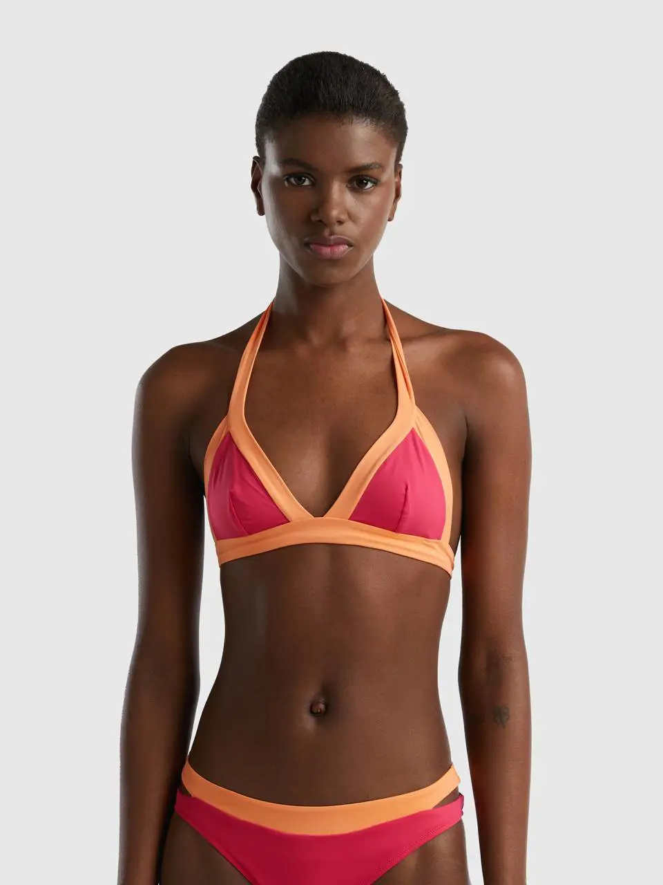 Benetton triangle bikini top in econyl®. 1