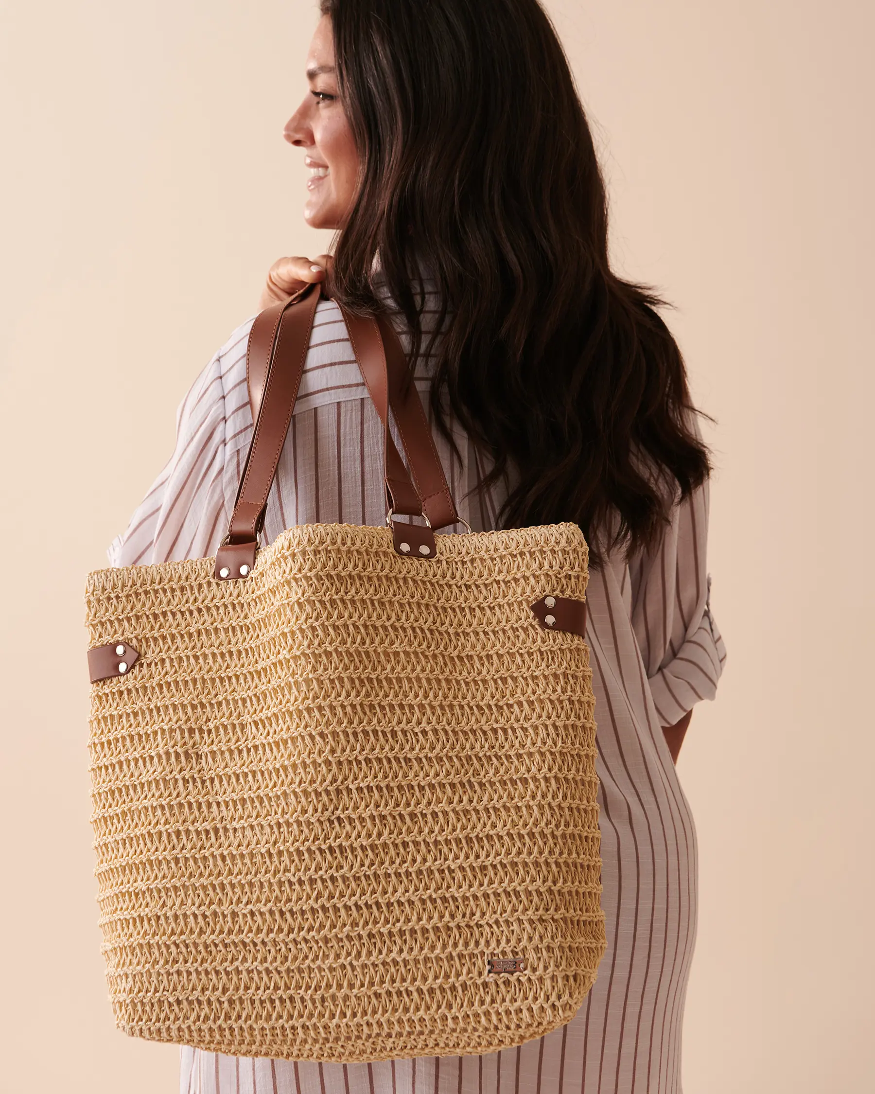 La Vie en Rose Straw Bag. 1