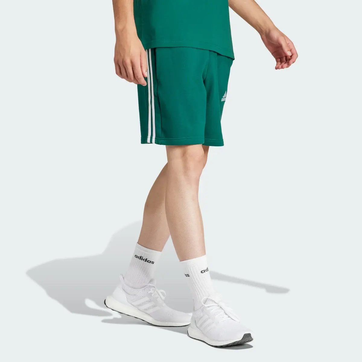 Adidas Short à 3 bandes en moleton Essentials. 3