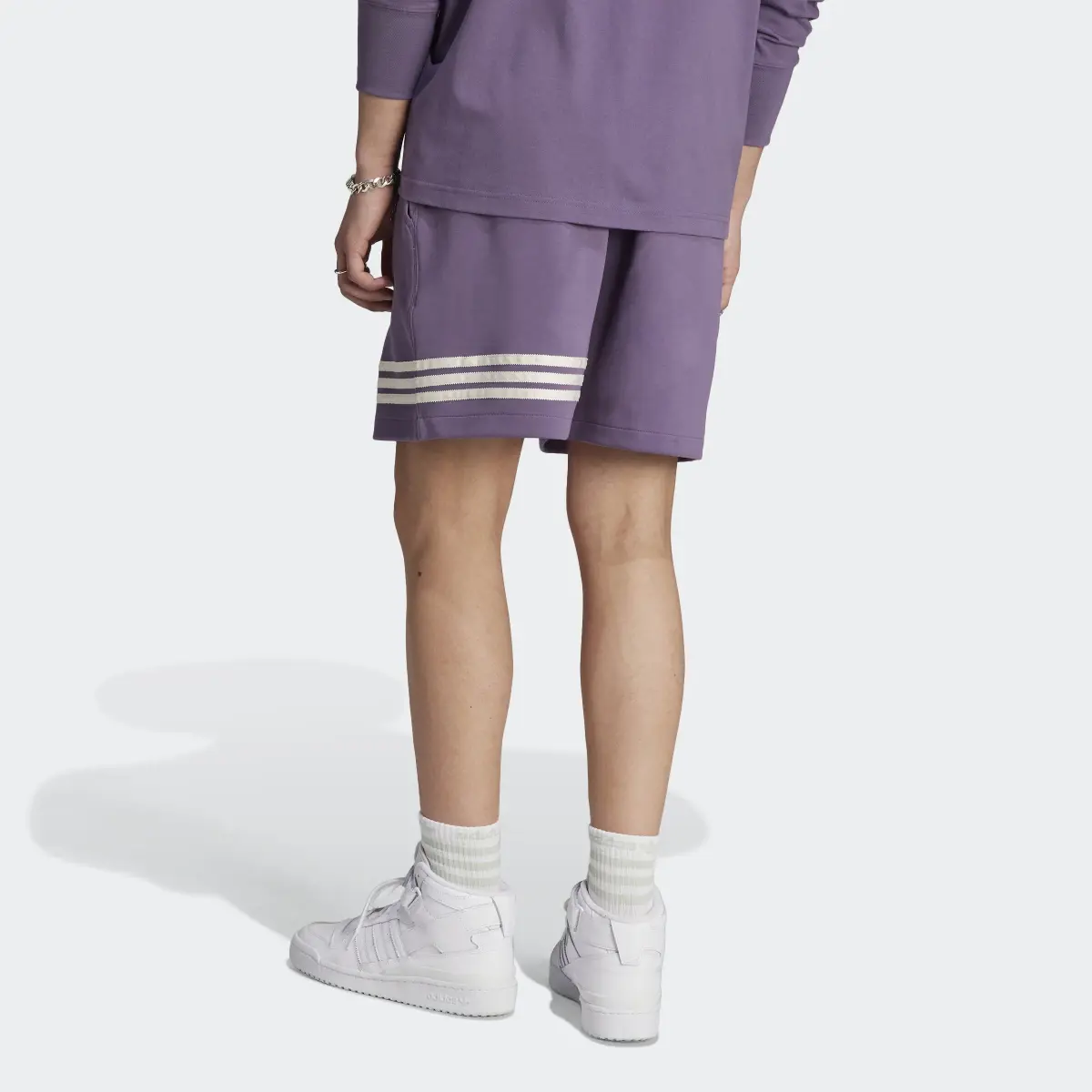Adidas adicolor Neuclassics Shorts. 2