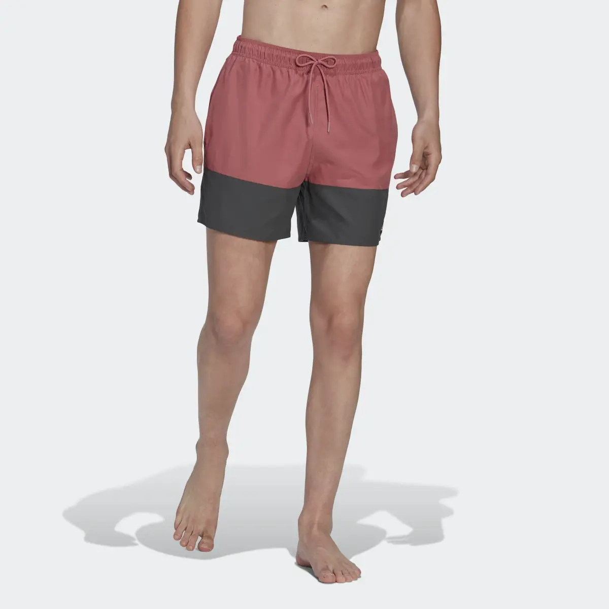 Adidas Colorblock Short Length Badeshorts. 1