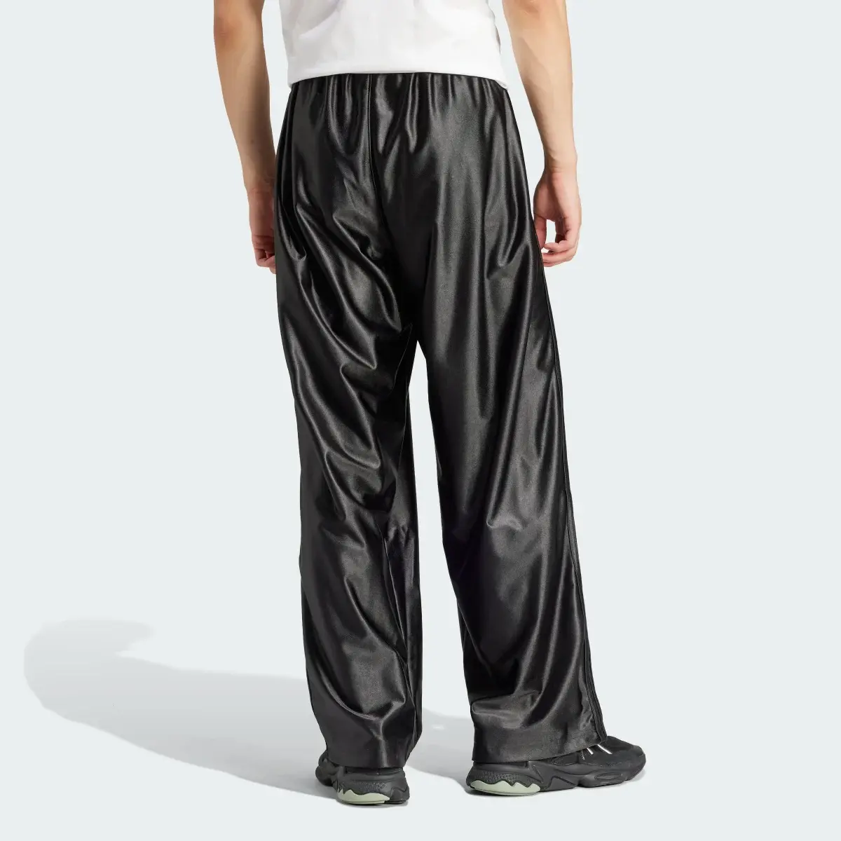 Adidas Pantalon de survêtement oversize Firebird. 2