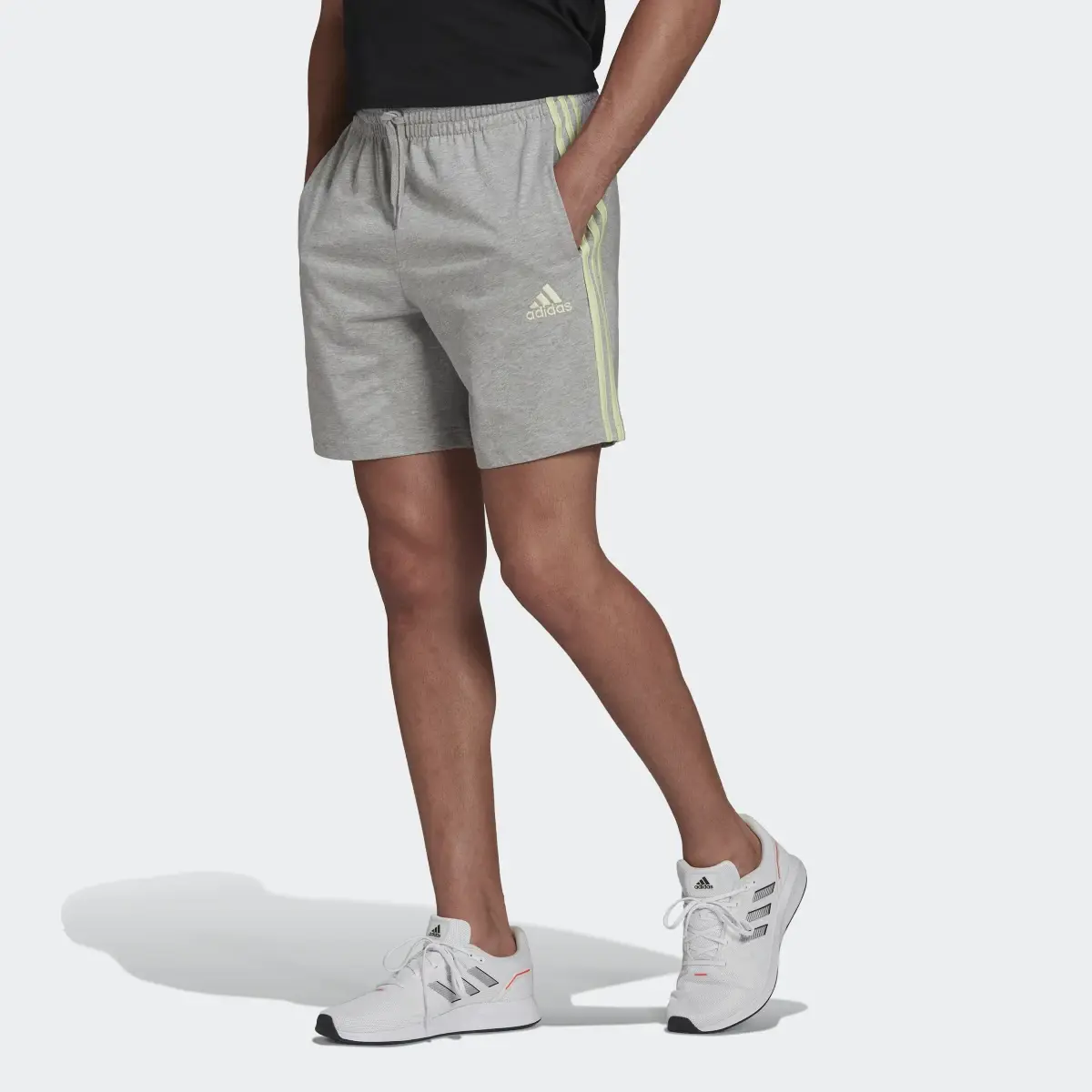 Adidas Shorts Essentials 3 Franjas AEROREADY. 1