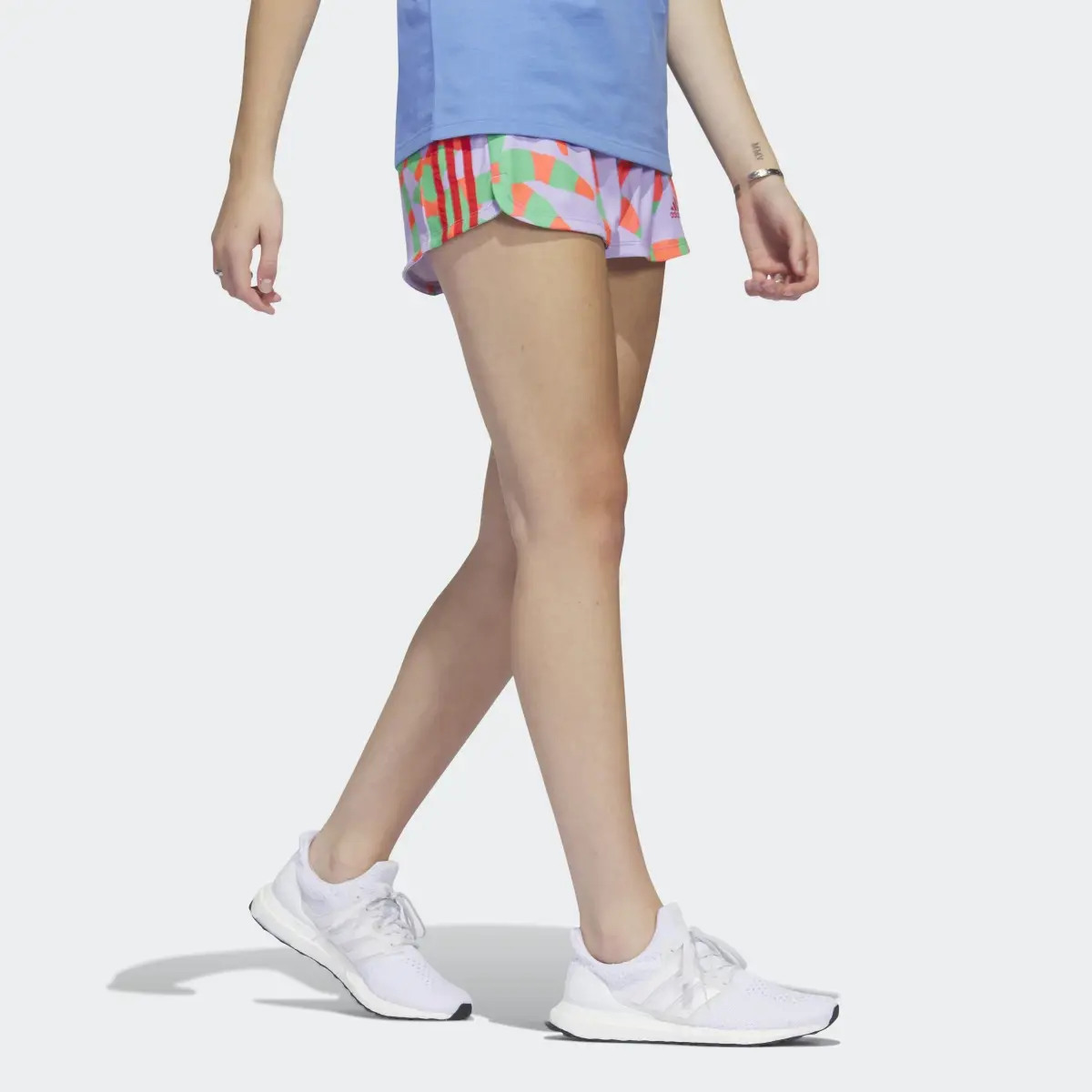 Adidas x FARM Rio Pacer 3-Streifen Knit Shorts. 3