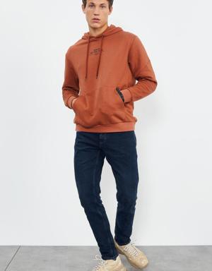 Tarçın Kuru Kafa Sırt Baskılı Kapüşonlu Rahat Form Erkek Sweatshirt - 88008