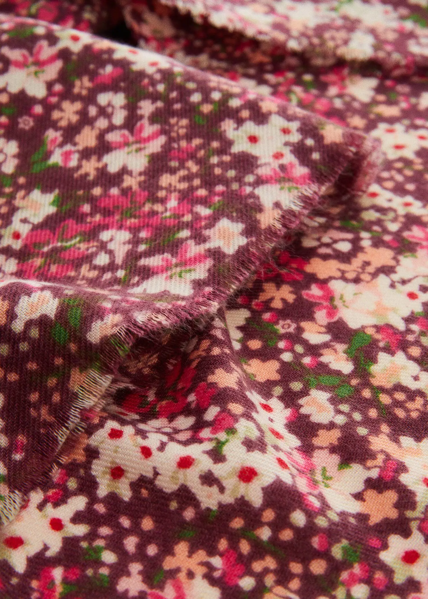 Mango Schal mit Blumendruck. 2