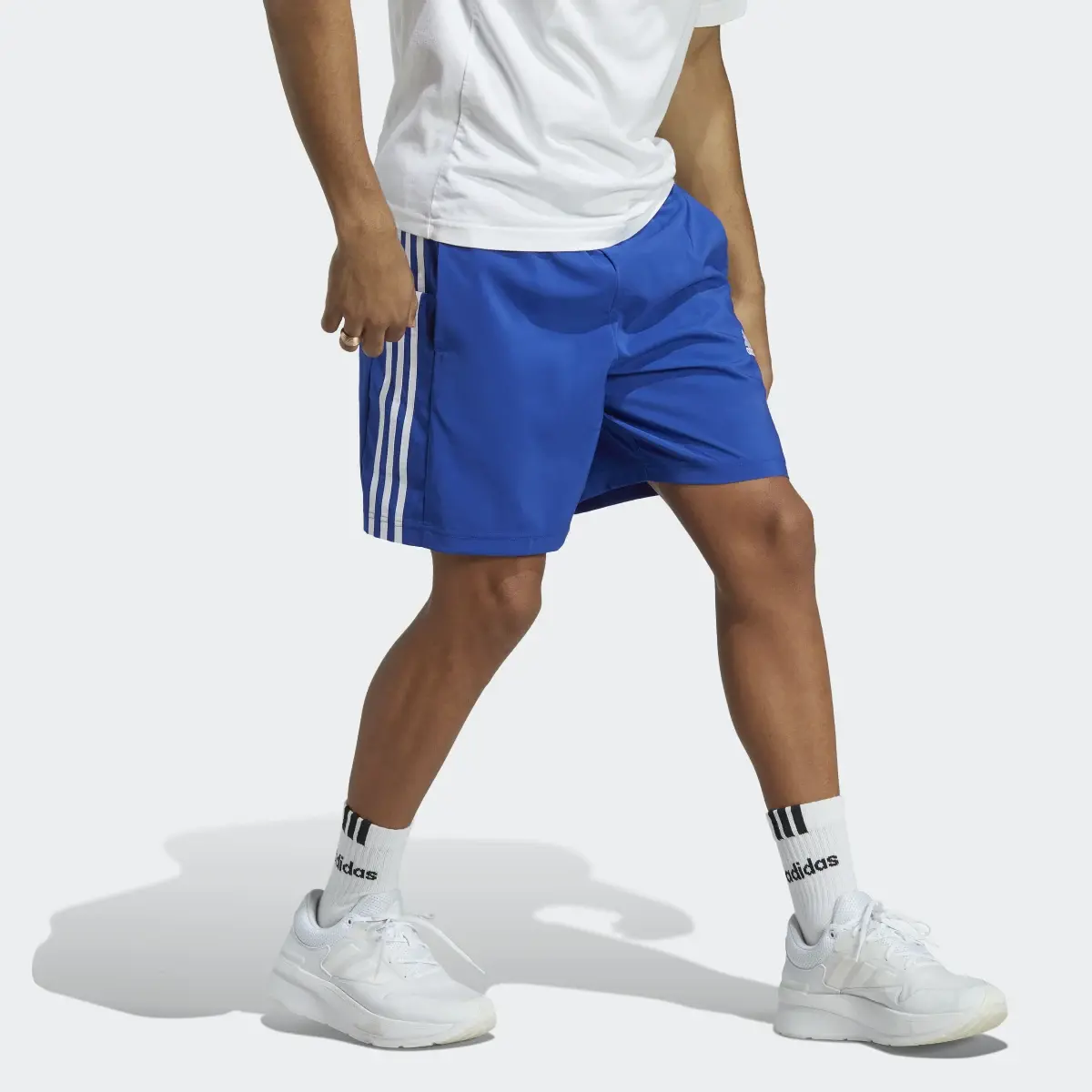 Adidas AEROREADY Essentials Chelsea 3-Streifen Shorts. 3