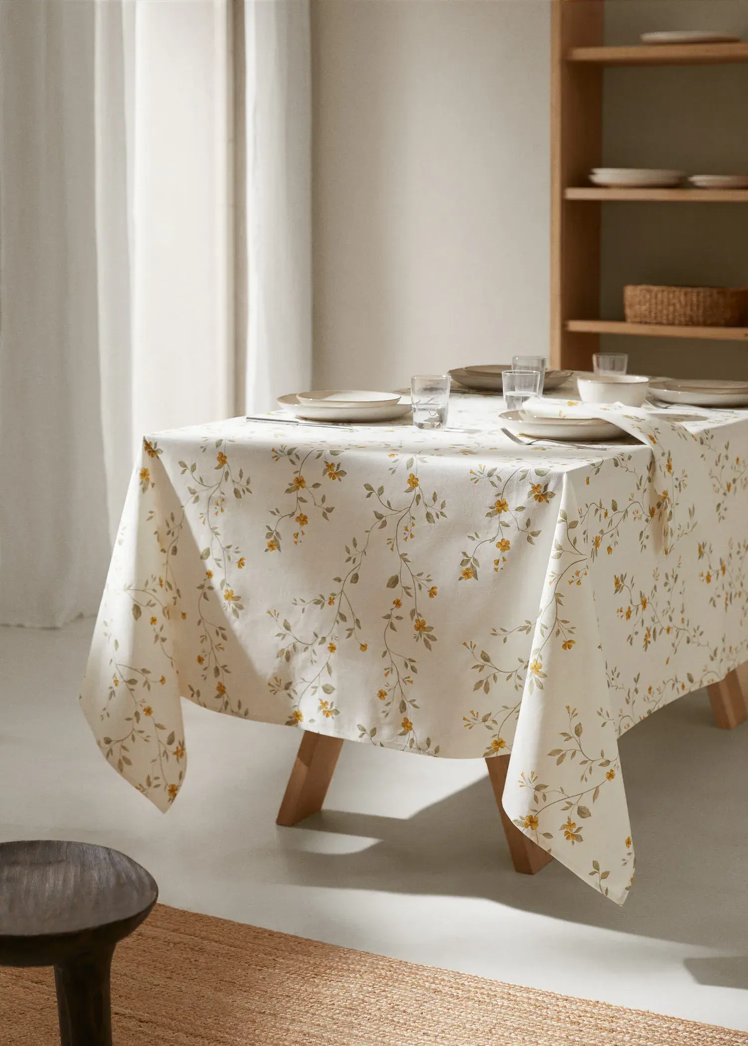 Mango Tischdecke aus Baumwolle mit floralem Print 170 x 170 cm. 1