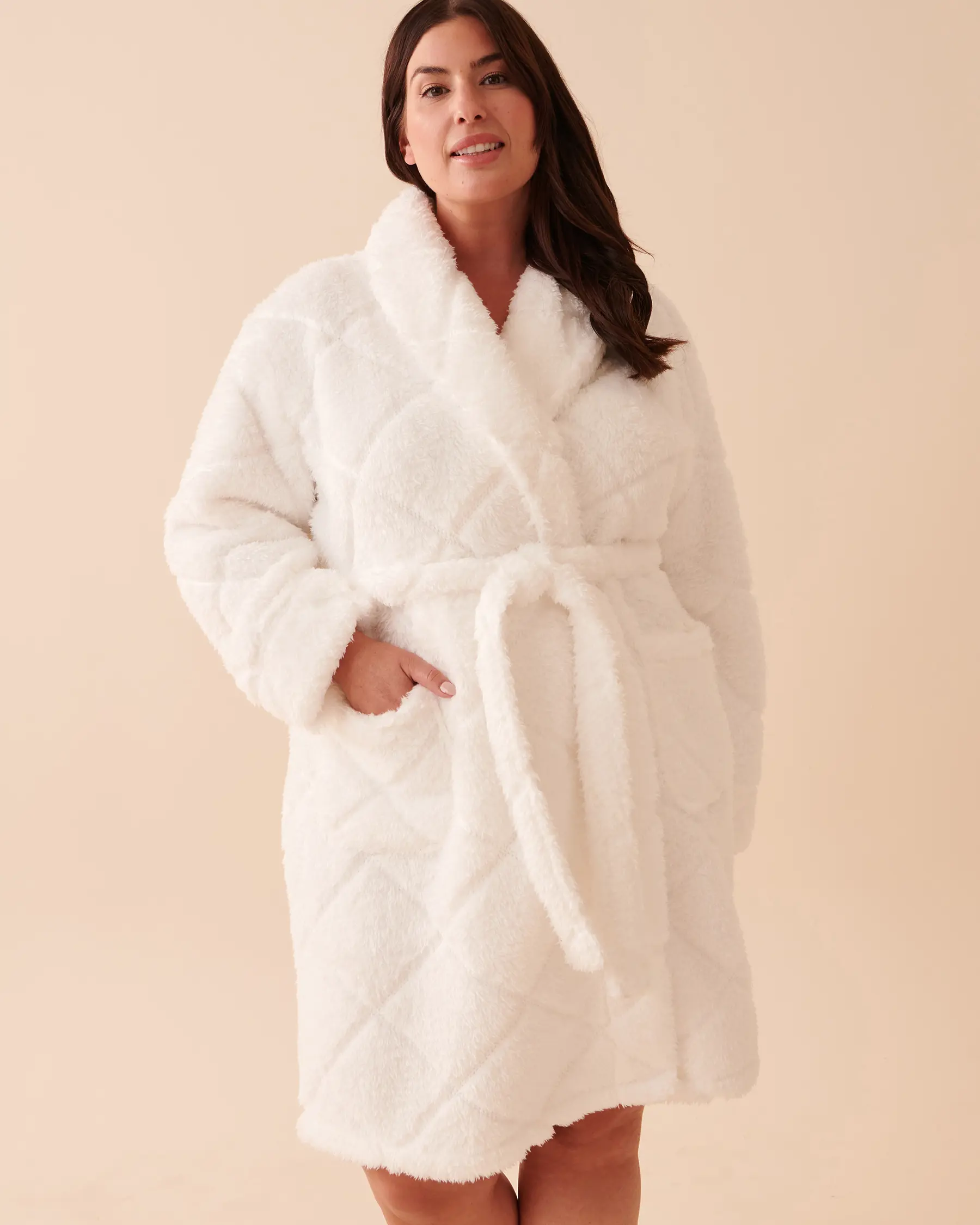 La Vie en Rose Soft Plush Quilted Effect Robe. 3