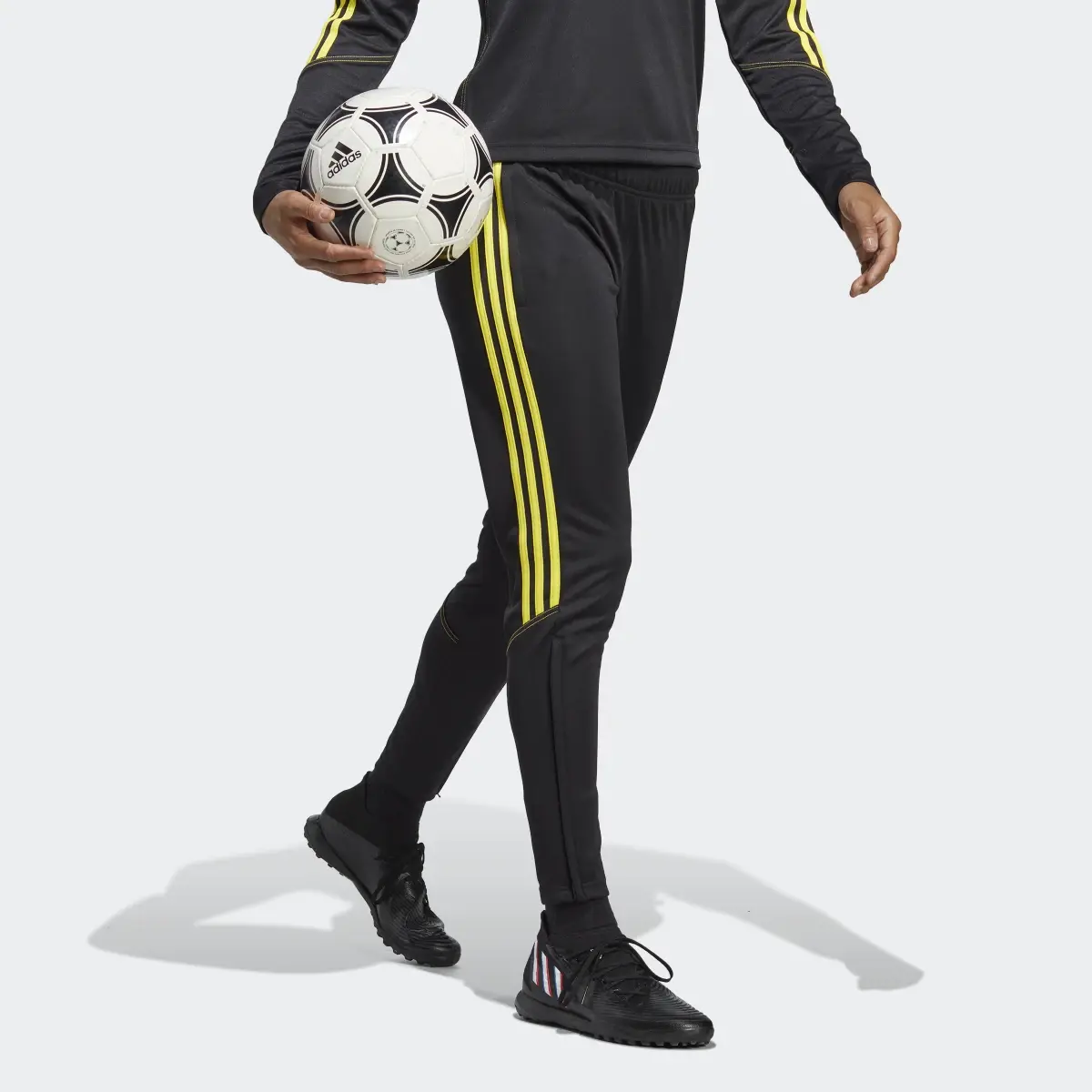 Adidas Pantaloni da allenamento Tiro 23 Club. 3