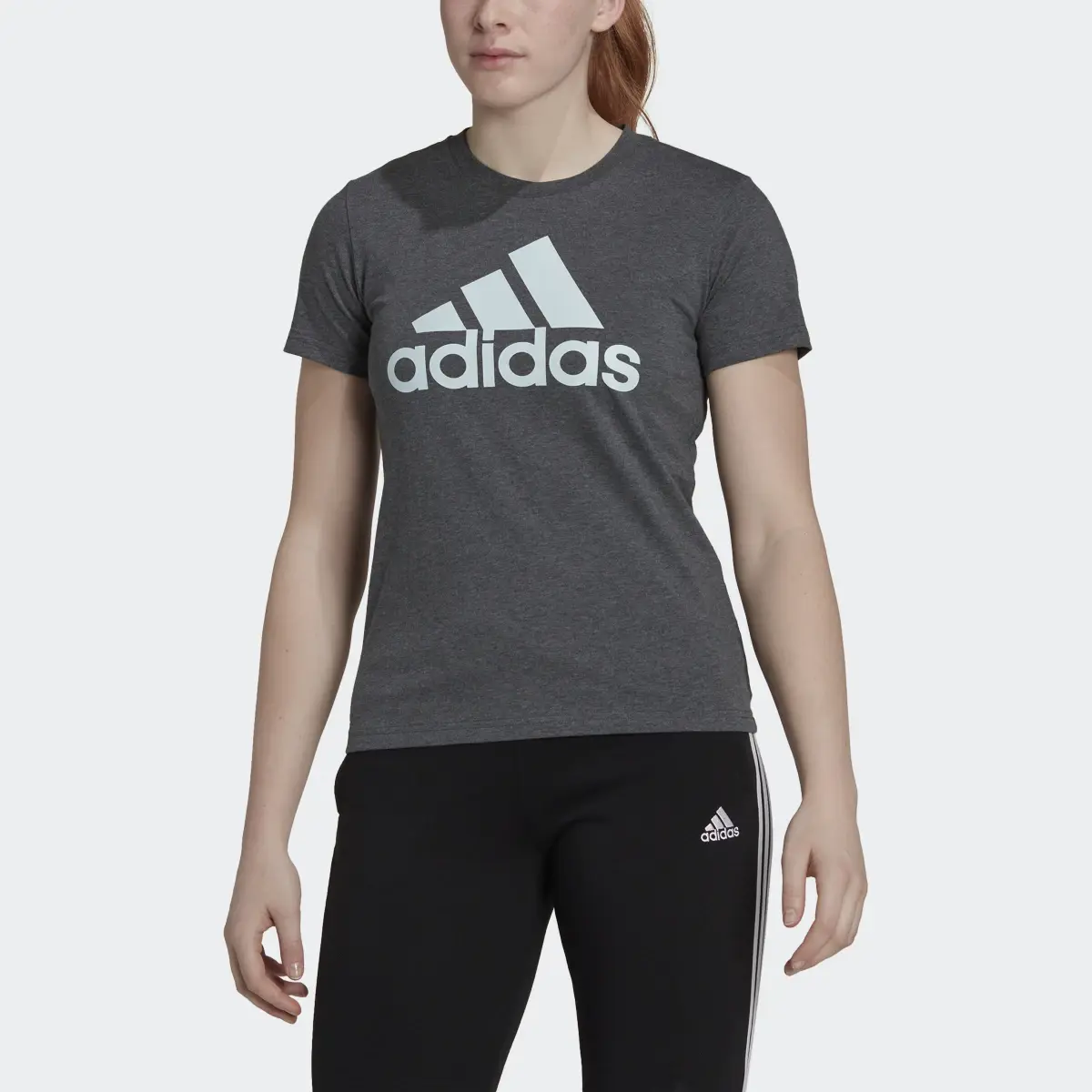 Adidas LOUNGEWEAR Essentials Logo Tişört. 1