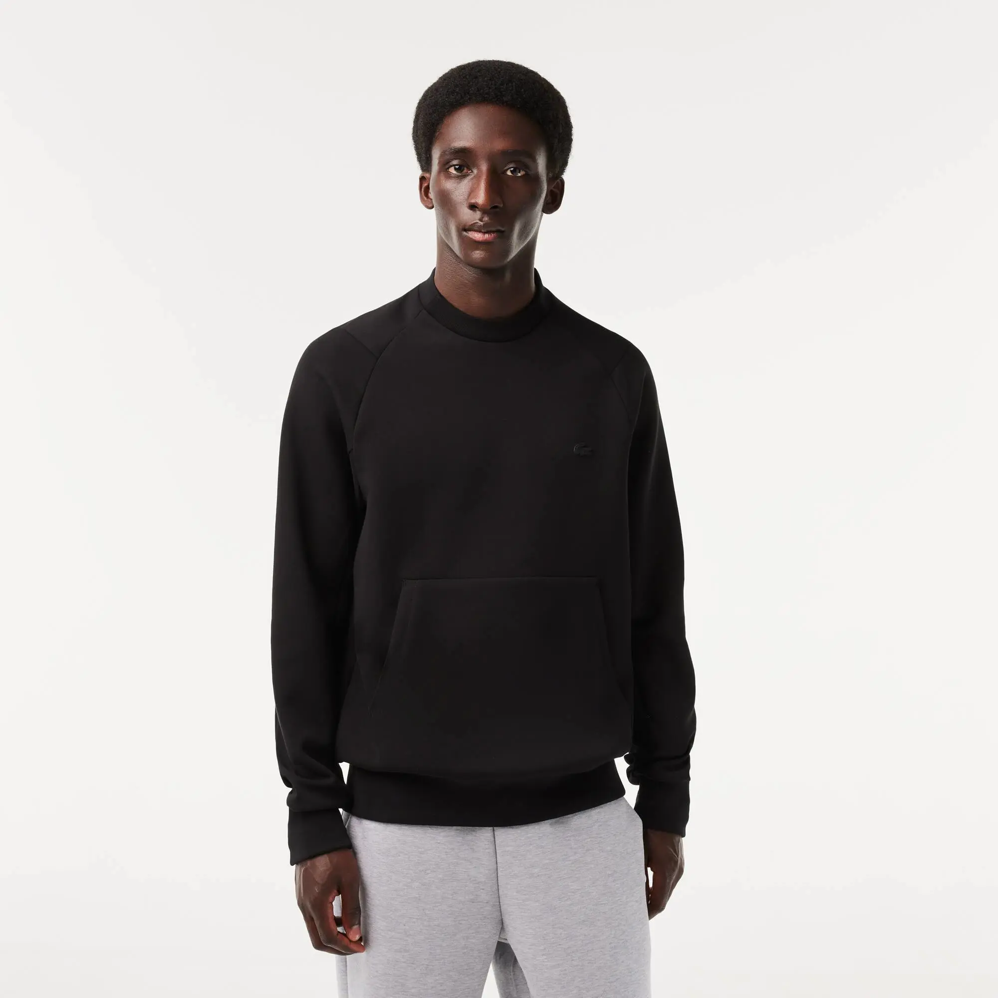 Lacoste Sudadera Jogger de hombre en mezcla de algodón con bolsillo tipo canguro y cuello redondo. 1