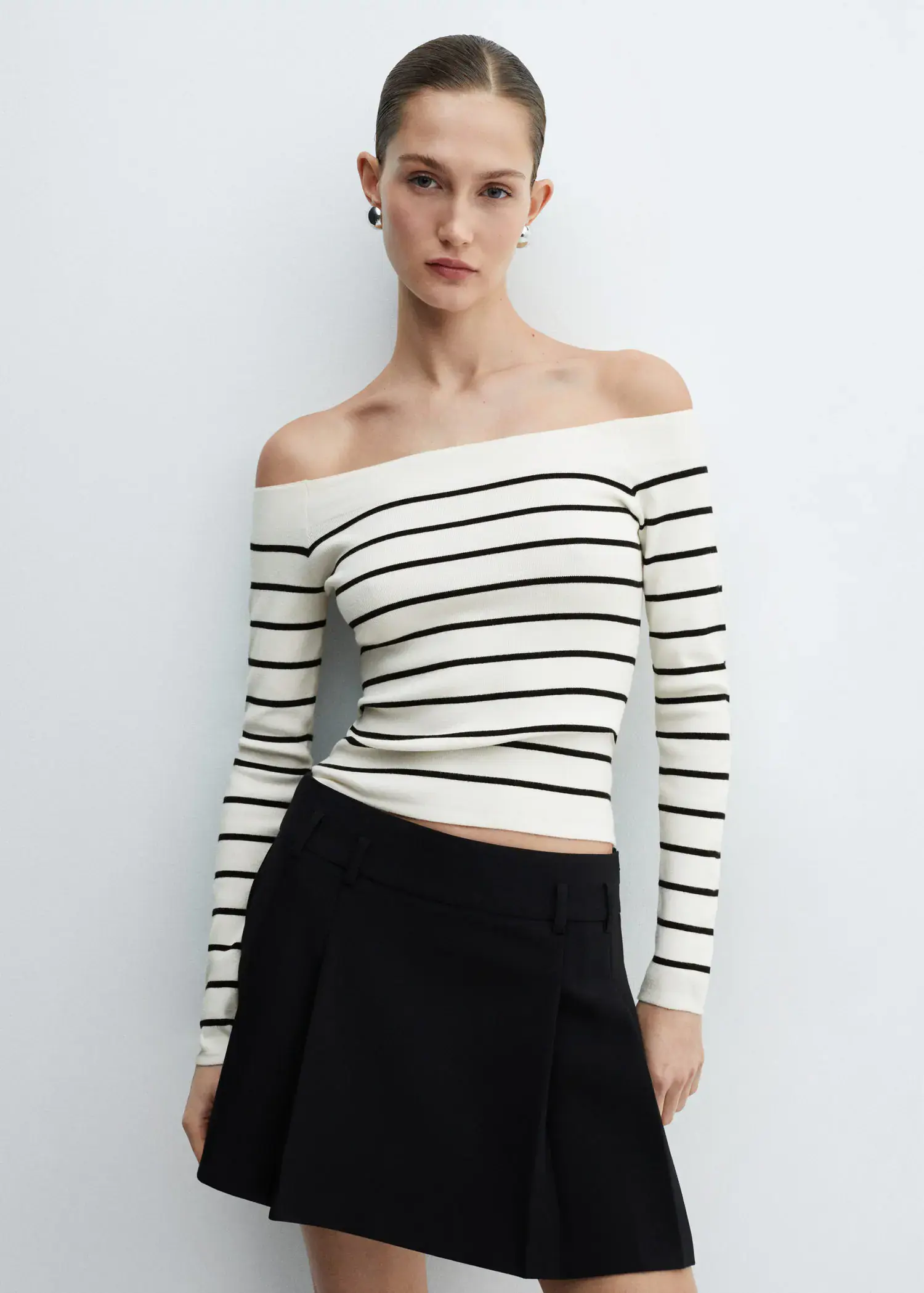 Mango Off-the-shoulder knitted sweater. 1
