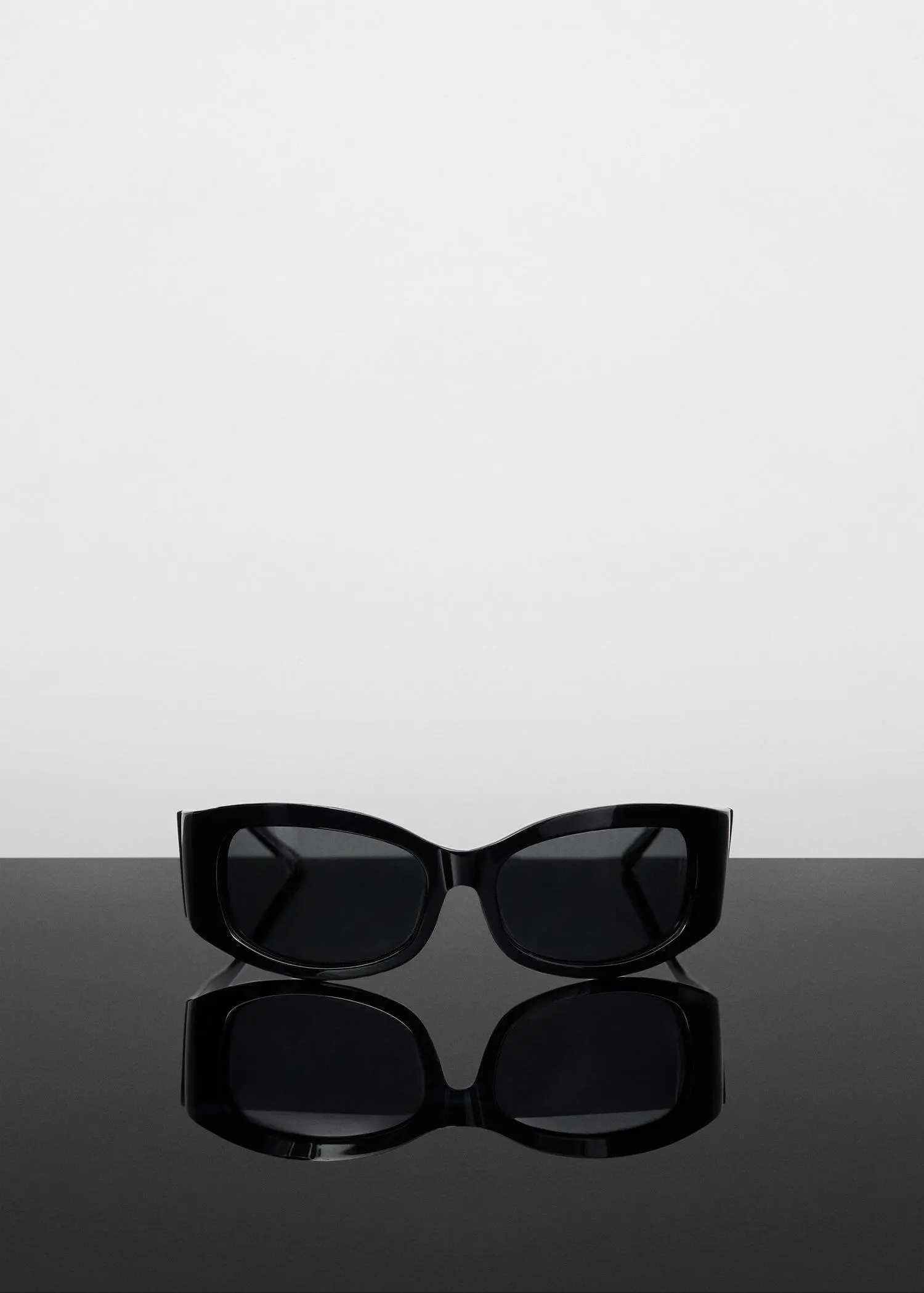 Mango Oval frame sunglasses. 2