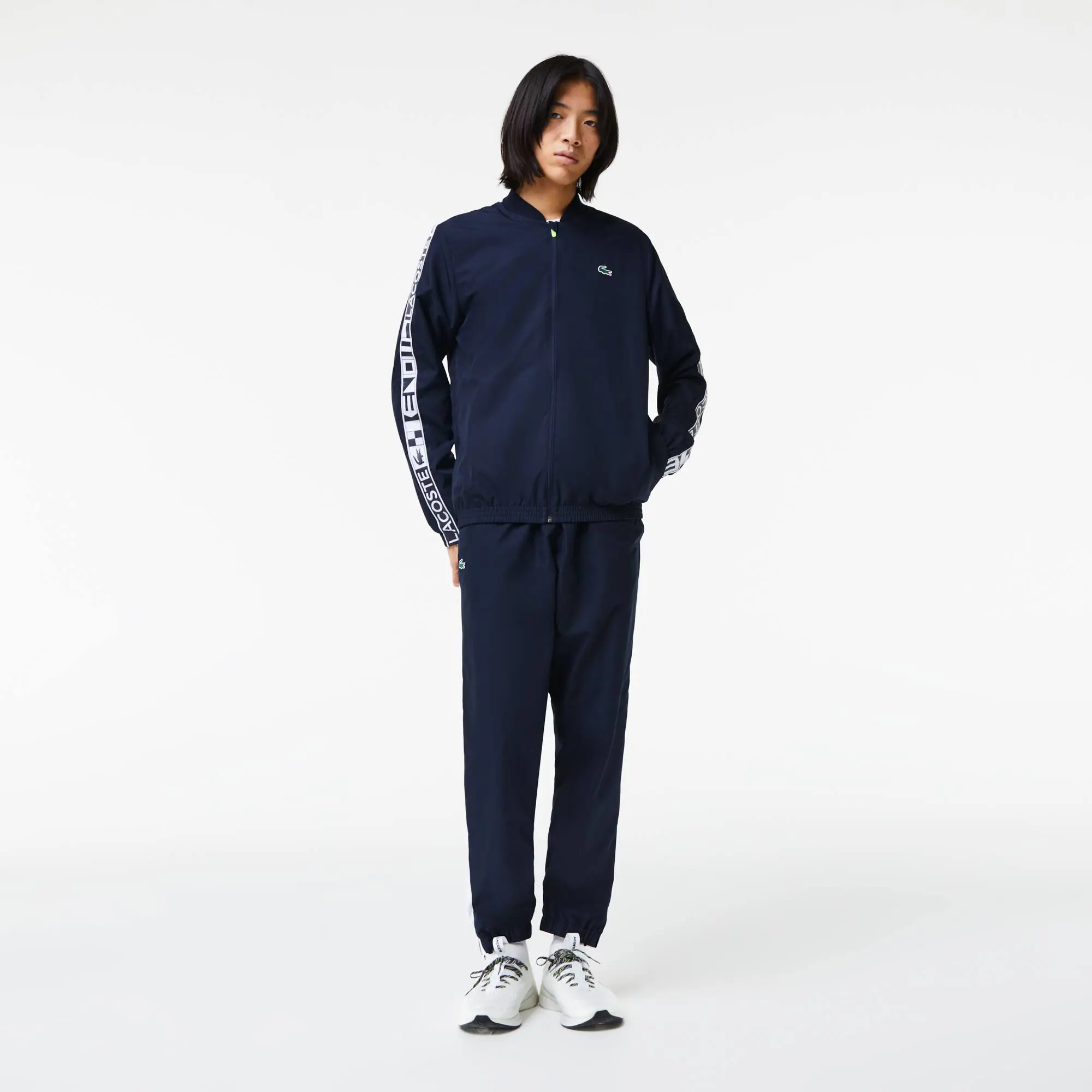 Lacoste Herren LACOSTE SPORT Trainingsanzug mit Aufdruck. 1 Lacoste Herren LACOSTE SPORT Trainingsanzug mit Aufdruck. 1