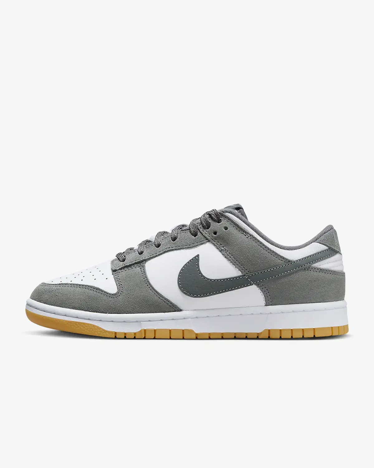 Nike Dunk Low. 1