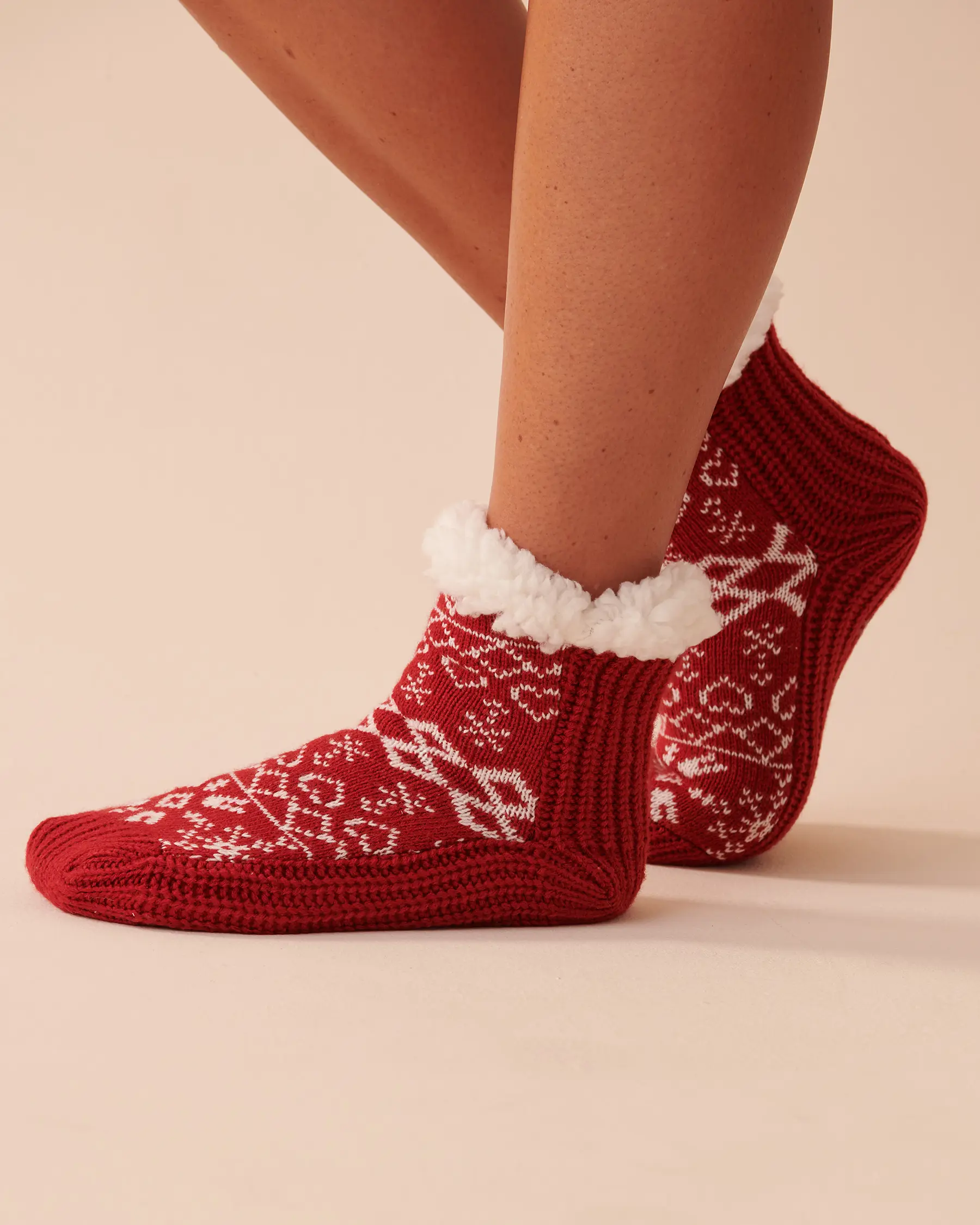 La Vie en Rose Winter Print Knitted Socks. 1