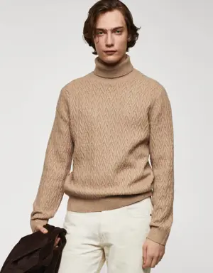 Sweter ze splotem warkoczowym i golfem