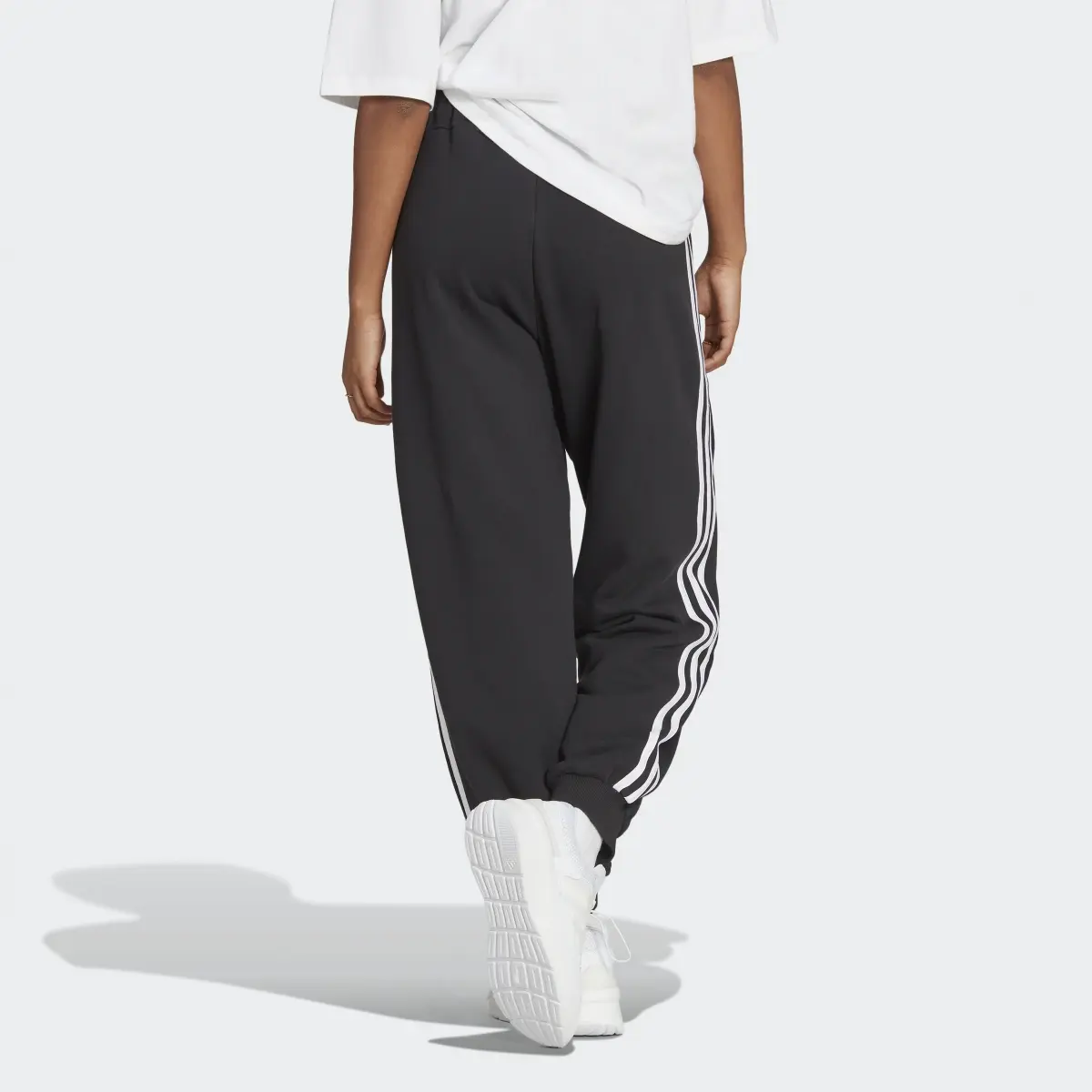 Adidas Pants Essentials 3 Franjas Tela French Terry Ajuste Holgado. 2