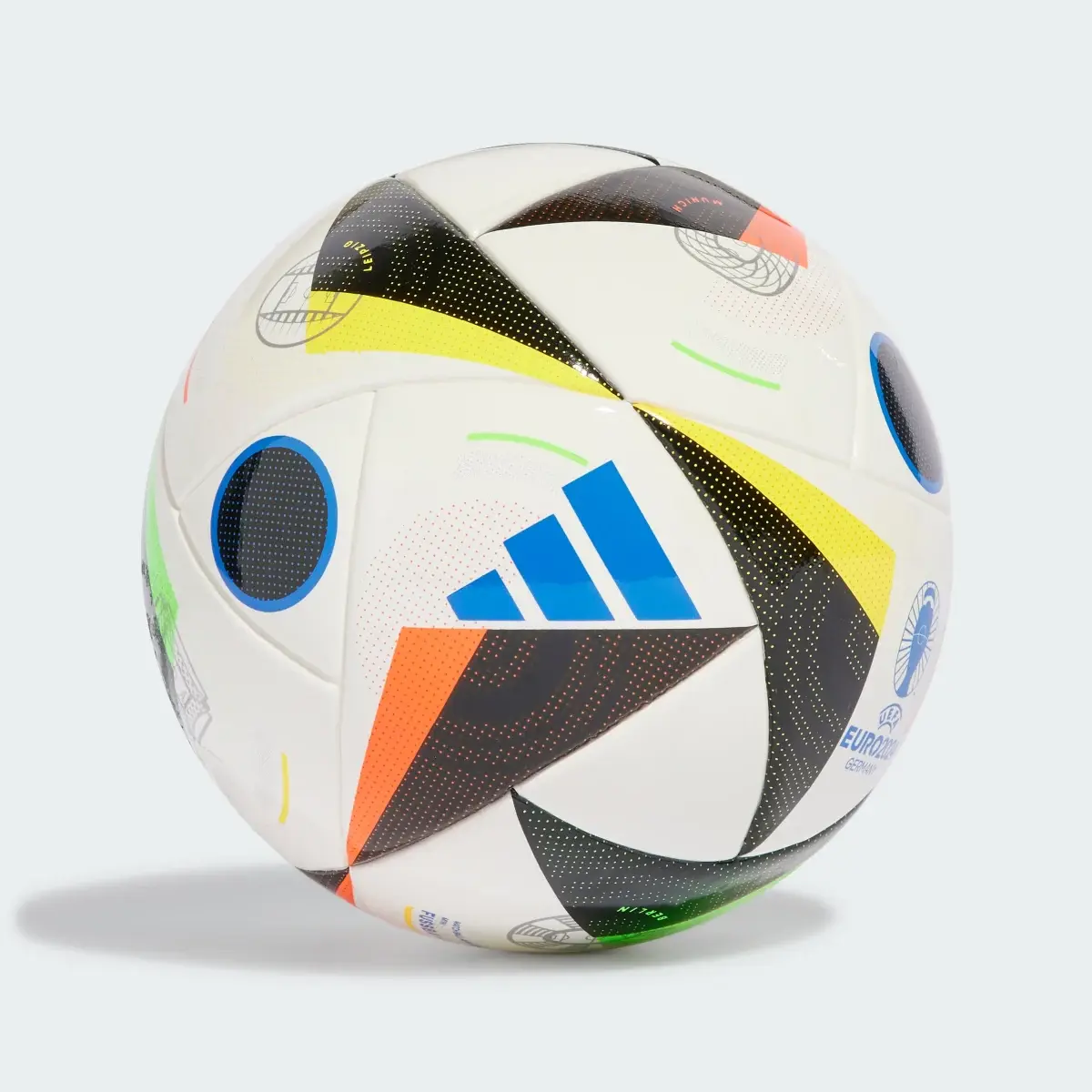 Adidas Fussballliebe Mini Ball. 3