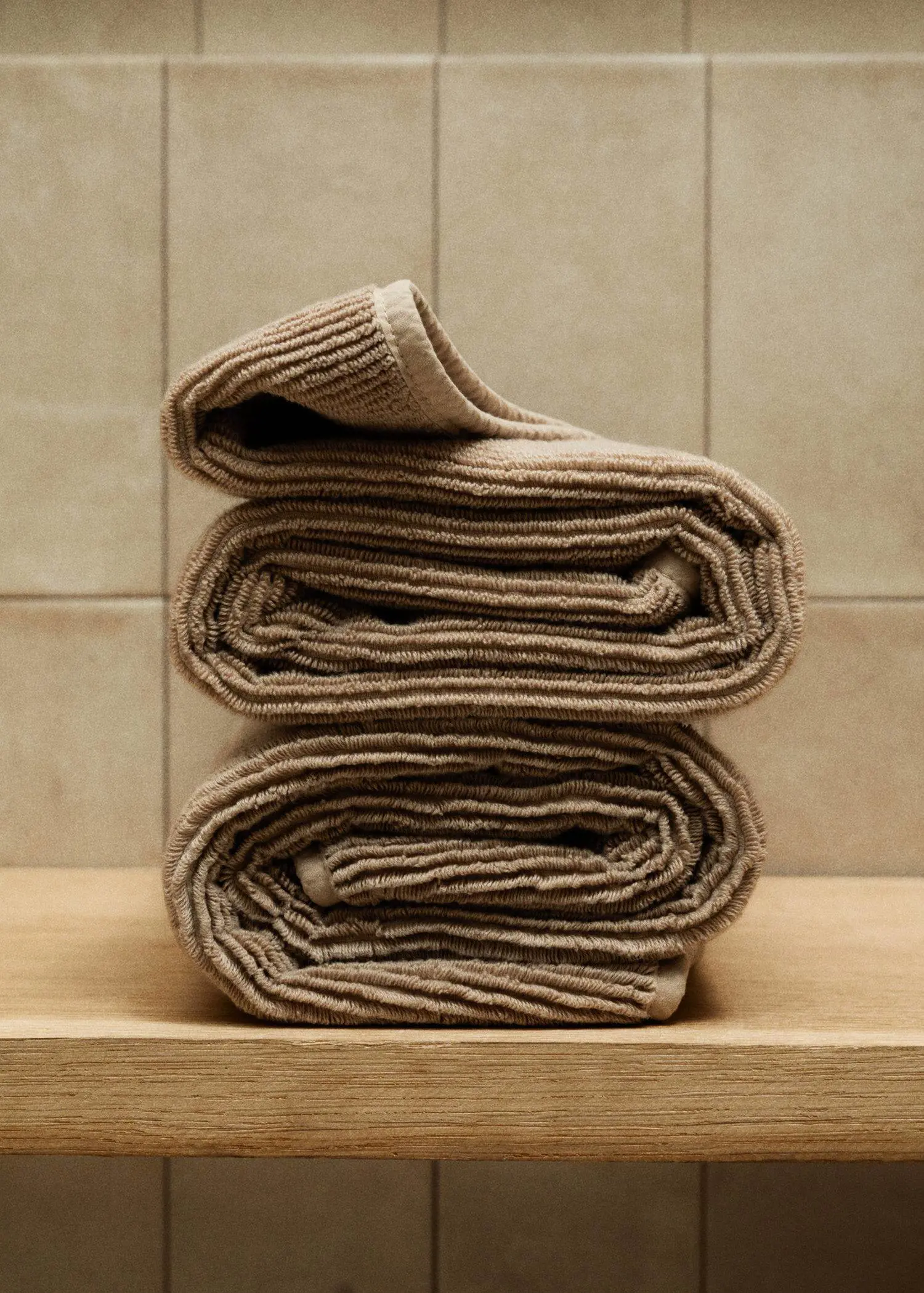 Mango Striped textured washbasin towel 50x90cm. 1