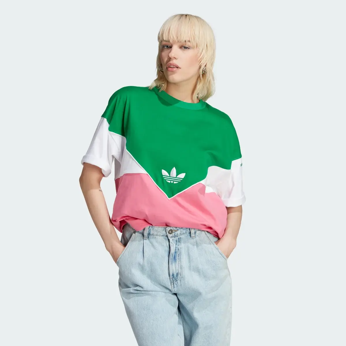 Adidas T-Shirt. 2