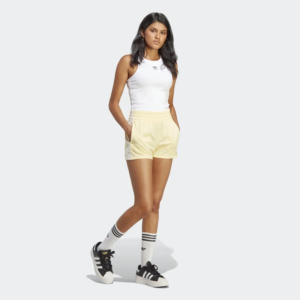 Adidas 3-Streifen Shorts. 3